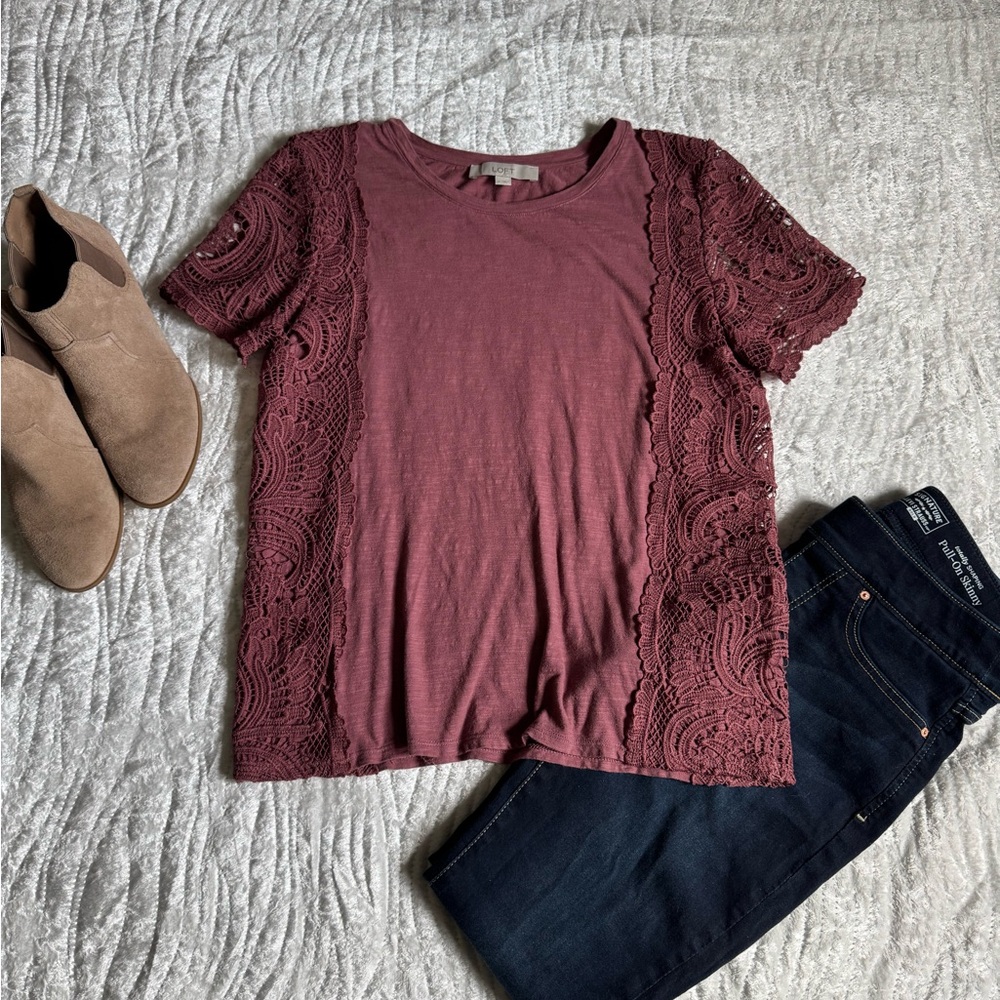 EUC!✨ LOFT Mauve Lace-Trim Short Sleeve Tee